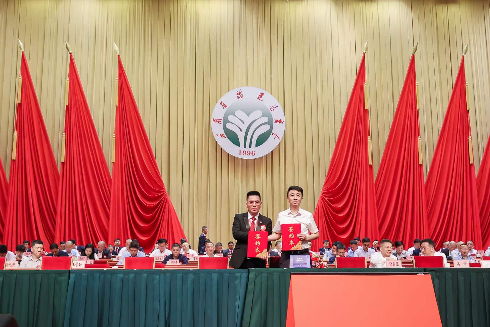 熱烈慶祝云南省福建總商會(huì )第六屆第一會(huì )員大會(huì )理監事就職典禮圓滿(mǎn)成功