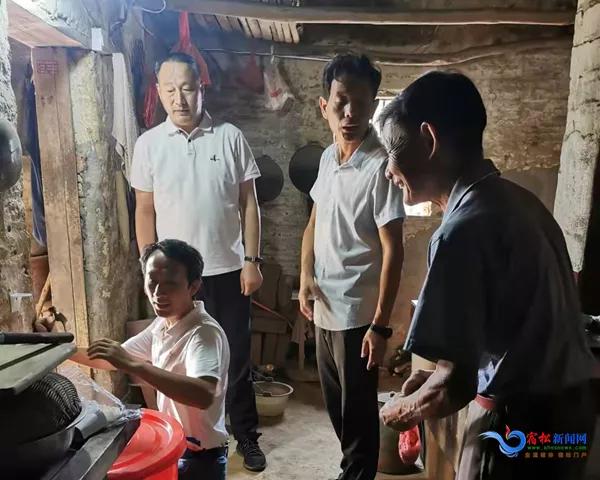港榮集團捐贈凈水器 愛(ài)心助力居民飲水健康